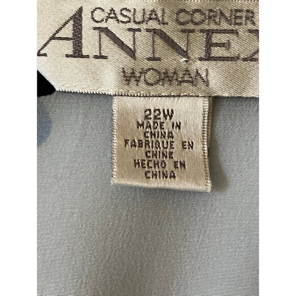 Casual Corner ANNEX Woman Blue Silk  Short Sleeves Collar Buttons Blouse Top 22W - Picture 4 of 13